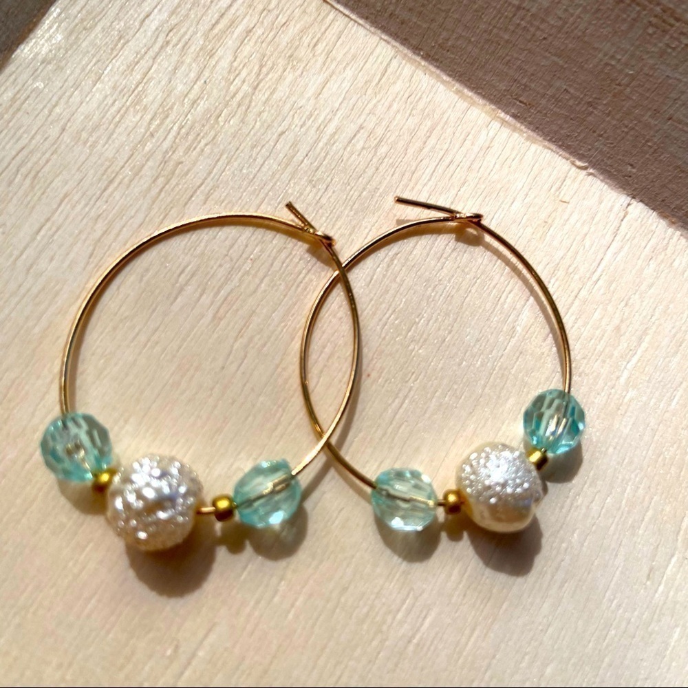 Soft blue and pearl round wire earrings